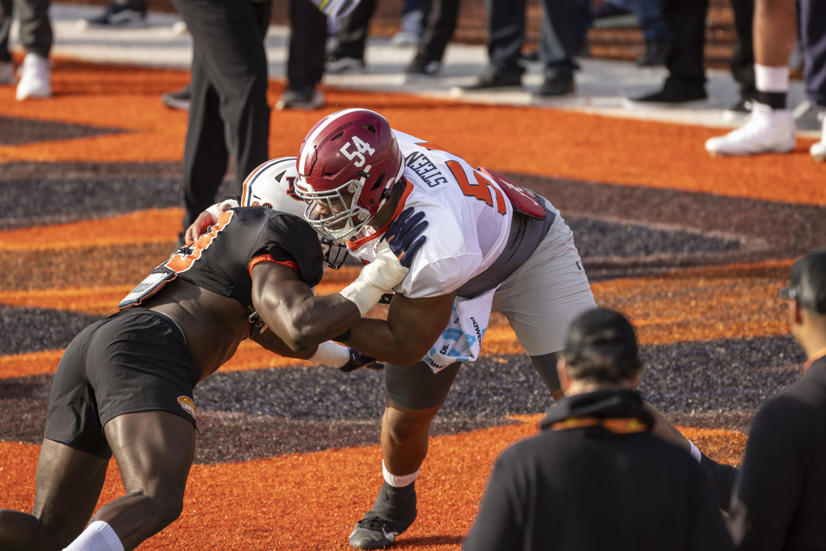 Alabama's Tyler Steen takes a practice rep during Reese's Senior Bowl Week in Mobile